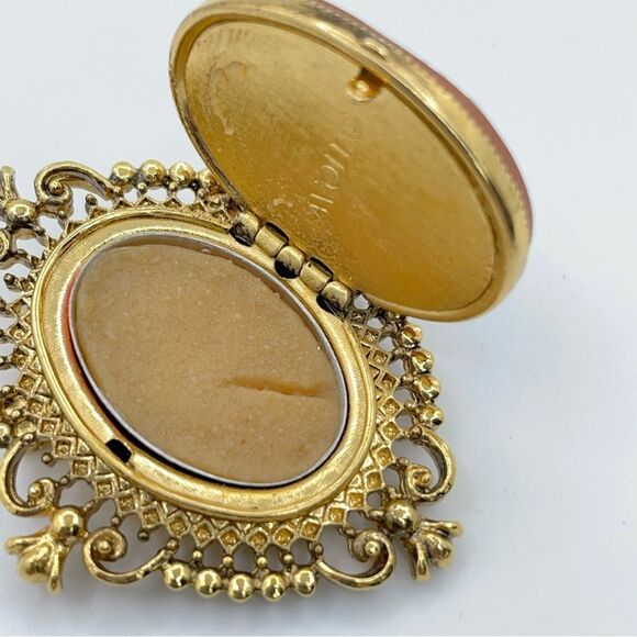 Vintage Avon Cameo Glace Brooch Pin Locket Gold Tone Filigree Trim Women - Picture 5 of 15